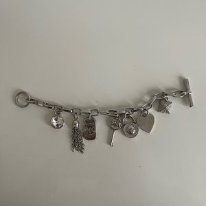 Micheal Kors, charm bracket